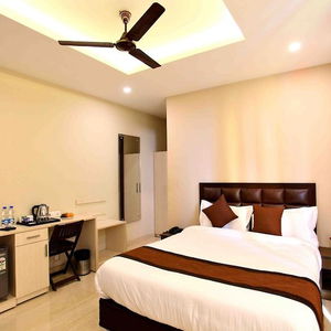Hotel Nirvana Suites By Fabhotels cazare New Delhi