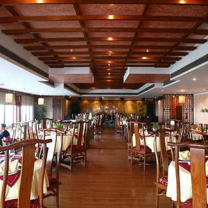 Hotel The Suryaa New Delhi cazare Delhi