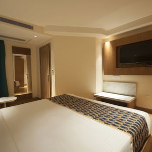 Hotel The Orion Plaza cazare Delhi