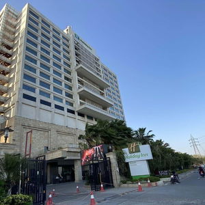 Hotel Holiday Inn New Delhi Mayur Vihar Noida cazare Delhi