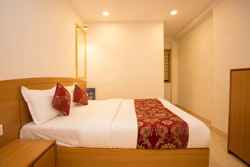 Hotel Red Palms Residency