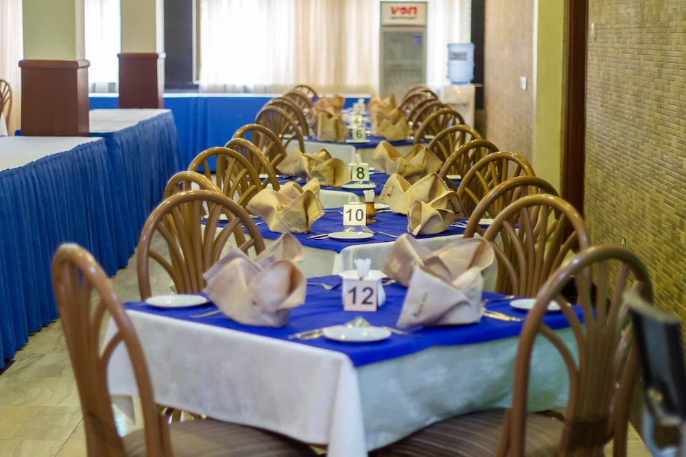 Hotel Pinecone Hotel