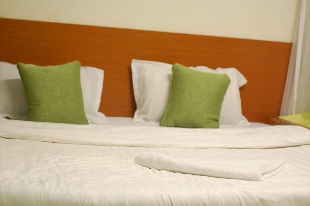 Hotel Tisa Suites & Lounge