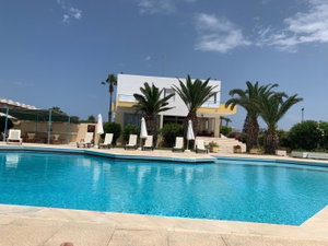 Hotel Leonidas Hotel & Studios cazare Lampi