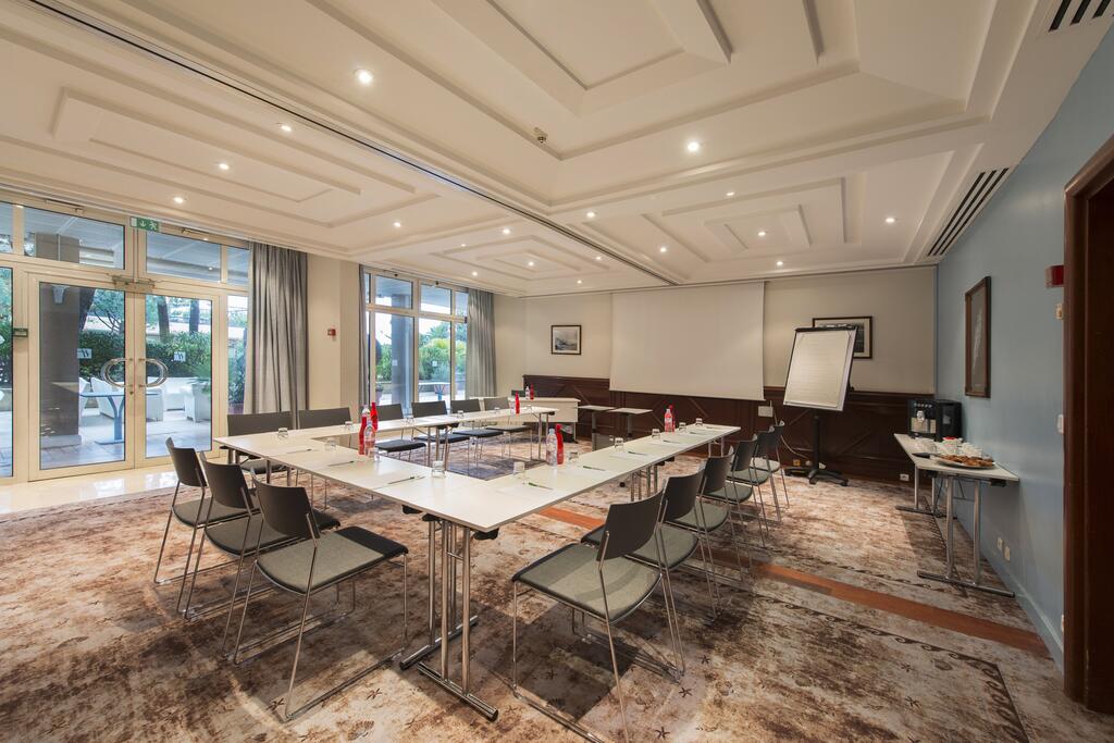 Hotel Holiday Inn St Laurent Du Var