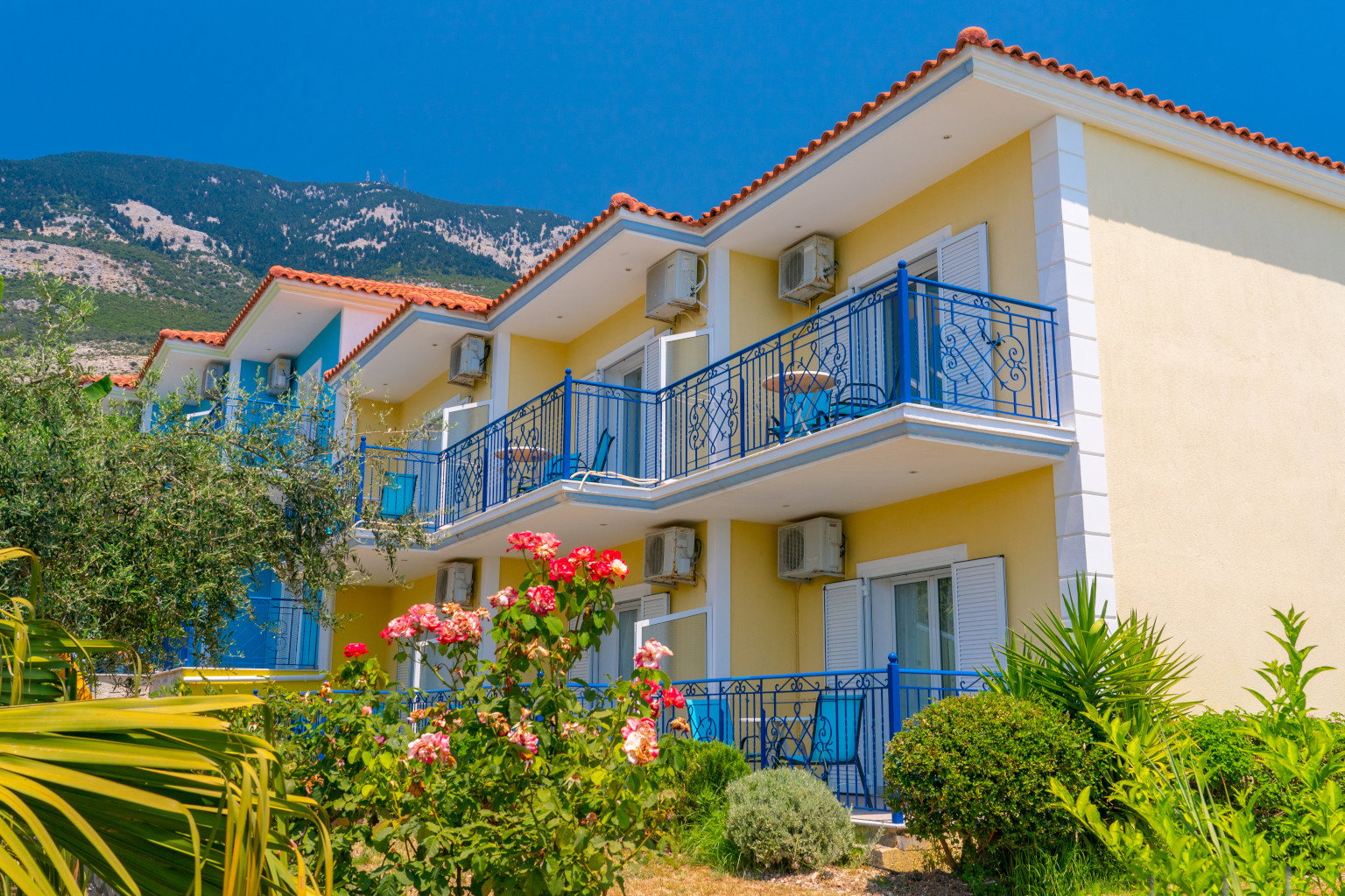 dal travel Milos Studios