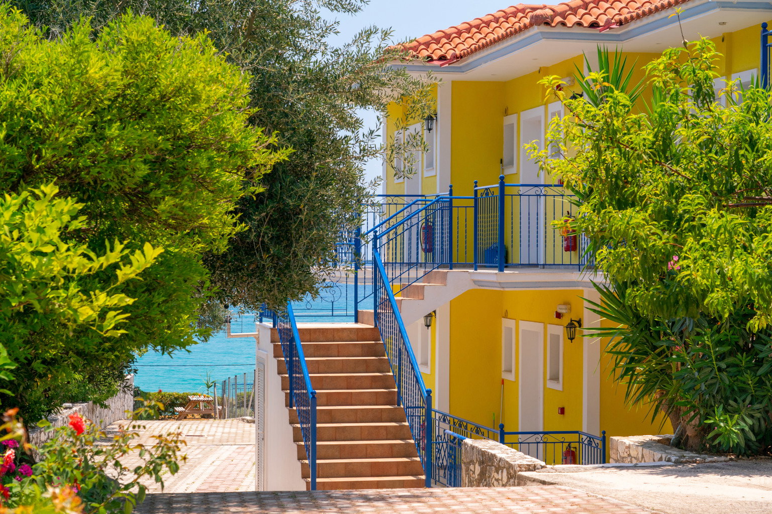 dal travel Milos Studios