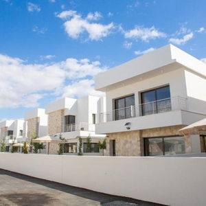 Sejur Liv&Co Suites & Villas vacanta Larnaca