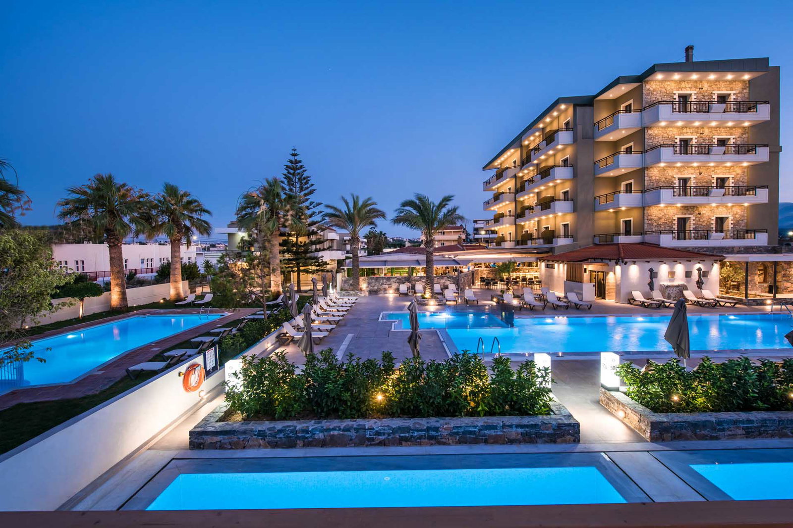 dal travel Petousis Hotel And Suites