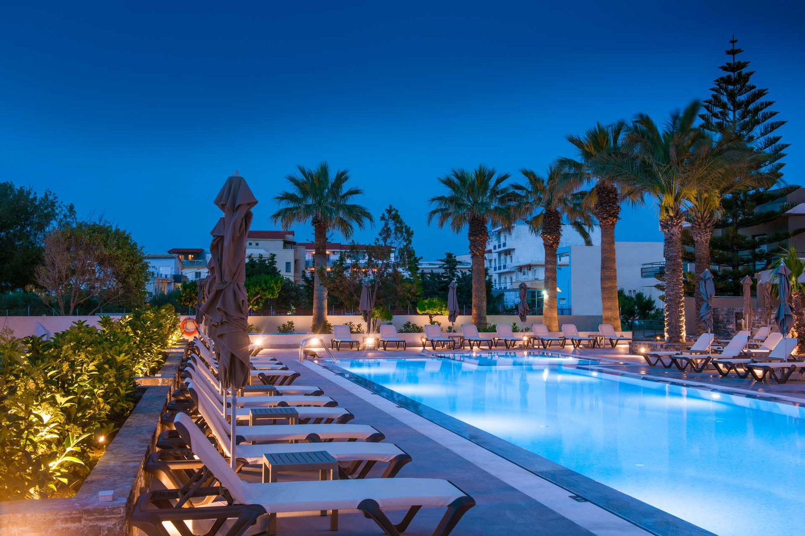 dal travel Petousis Hotel And Suites