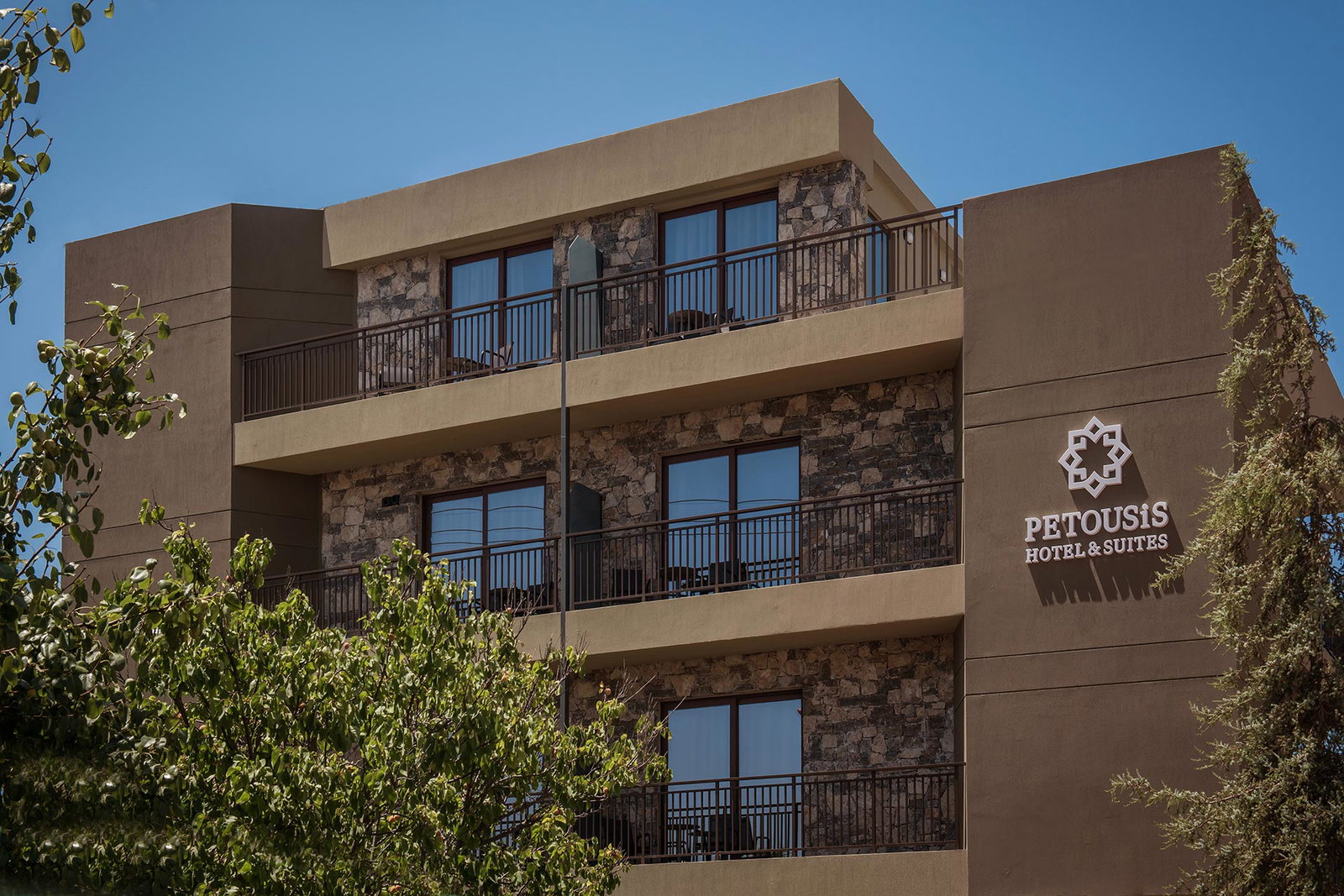 dal travel Petousis Hotel And Suites