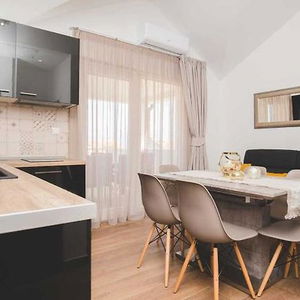 Hotel Salsa Brac cazare Supetar