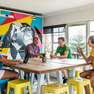 Hotel Mad Monkey Coogee Beach cazare Coogee