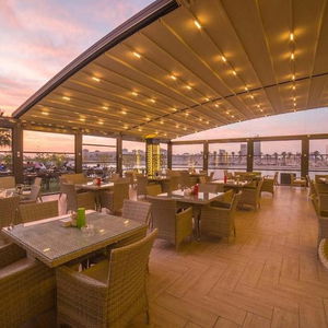 Hotel Golden Tulip Al Khobar Suites cazare Khobar