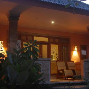 Hotel Poinciana Resort cazare Tejakula