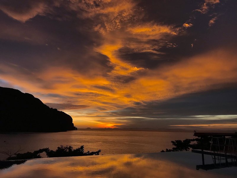 Hotel Phuphaya Seaview Resort