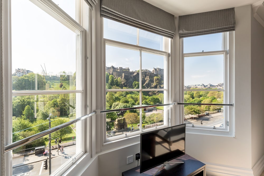 Destiny Scotland Chisholm Hunter Suites