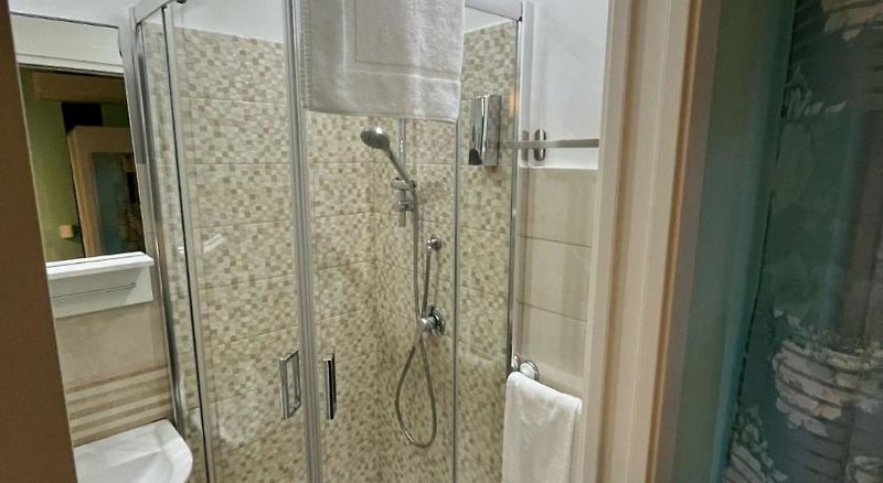 Hotel F-Rooms