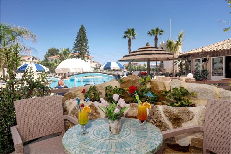 Hotel Antonis Apartments & Pool Bar