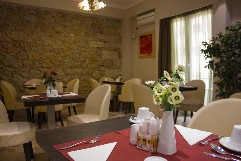 Hotel Ambrosia Suites
