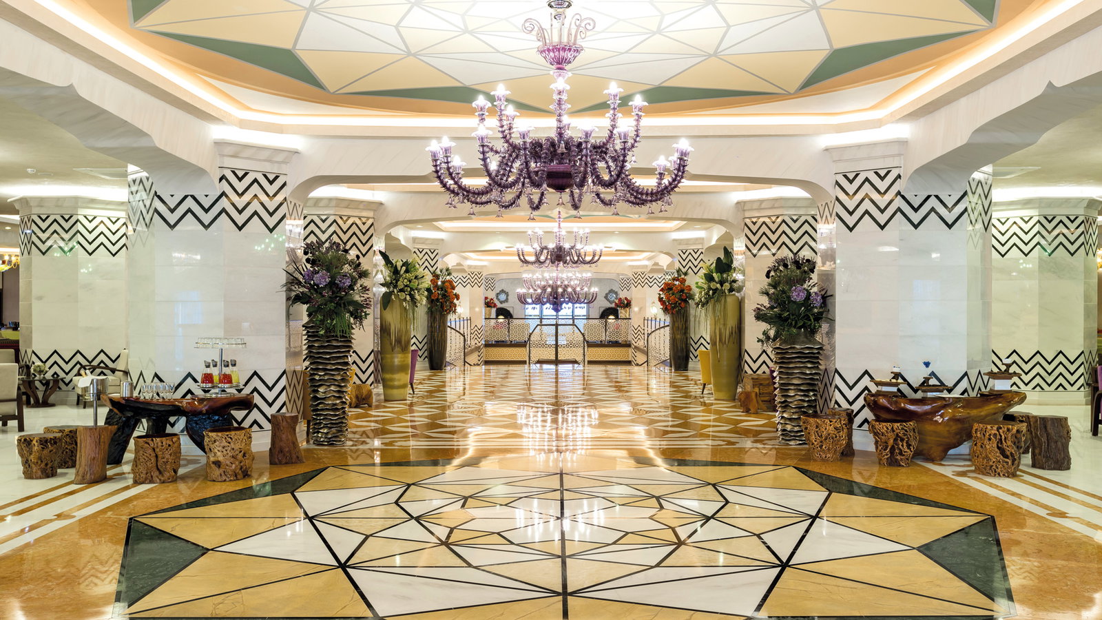 dal travel Royal Taj Mahal Hotel