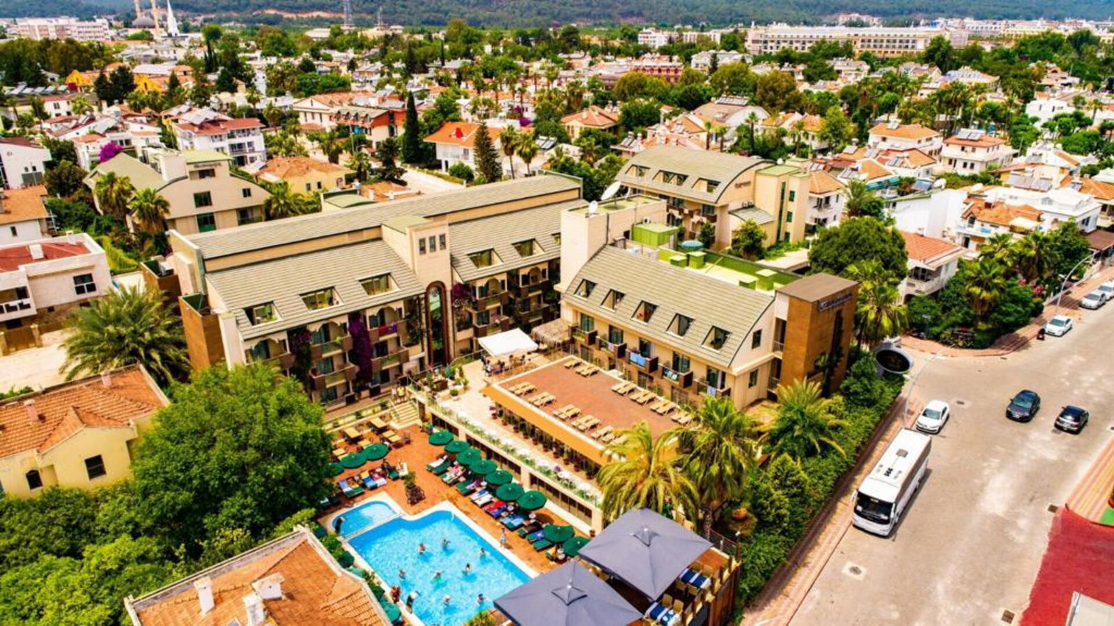 dal travel Ambassador Plaza Hotel