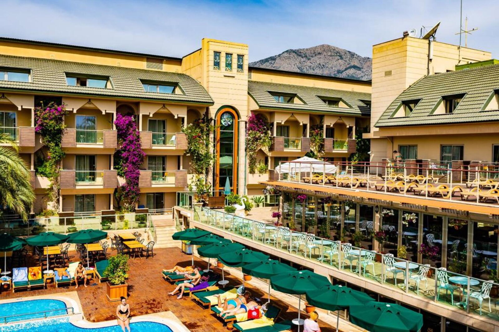 dal travel Ambassador Plaza Hotel