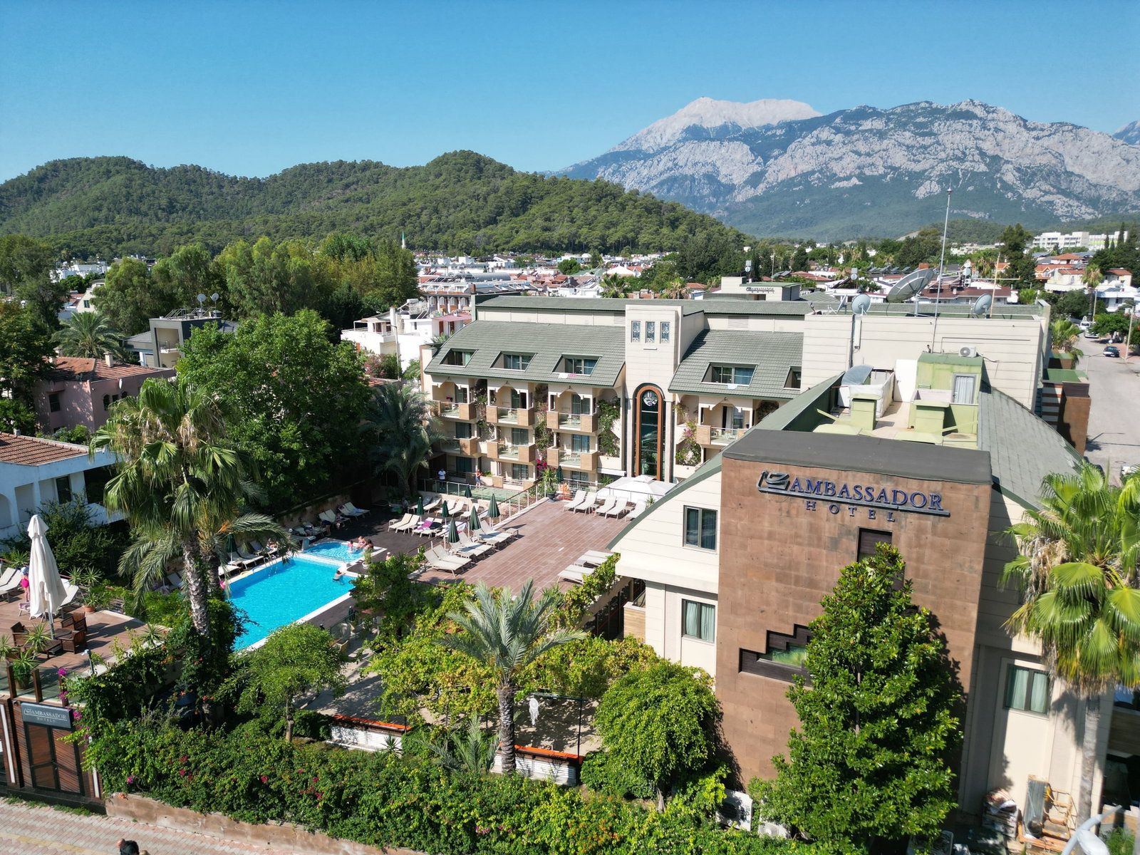 dal travel Ambassador Plaza Hotel