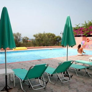 Hotel Paradise Studios cazare Svoronata