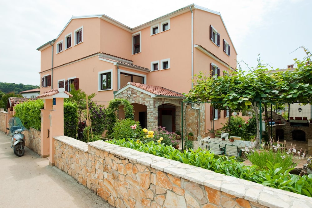 Hotel Apartments Villa Nikola
