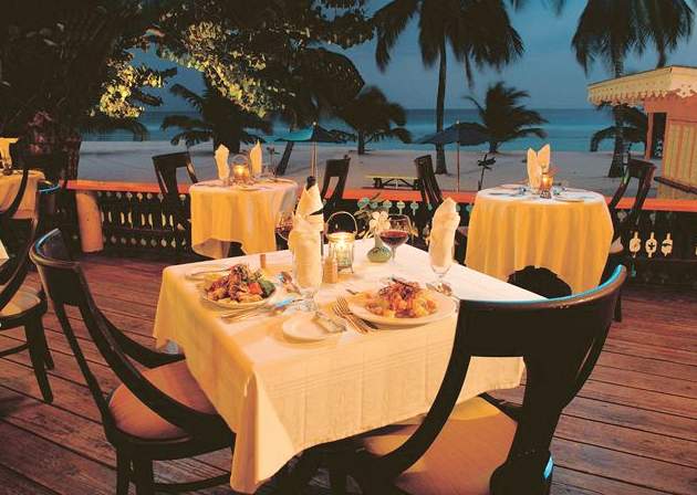 Coconut Court Beach Hotel