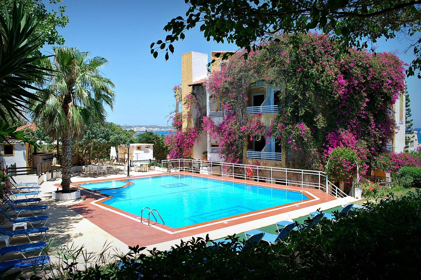dal travel Iliostasi Beach Apartments
