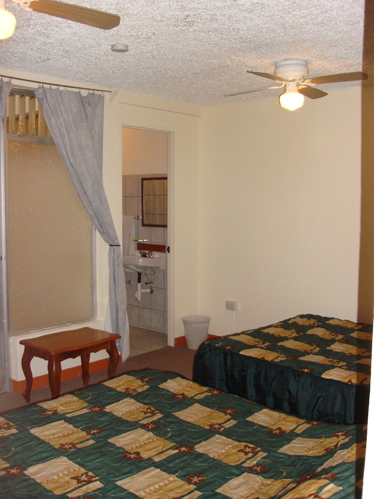 Hotel Hotel La Guaria Inn & Suites