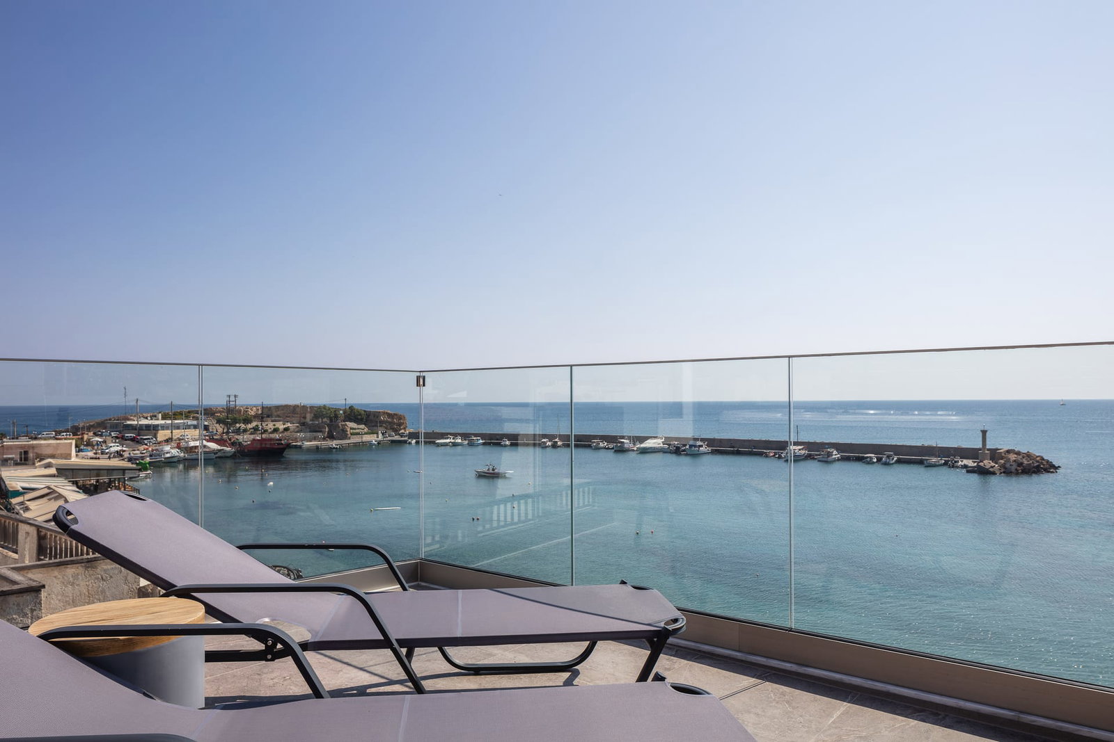 dal travel Skipper Beachfront Suites
