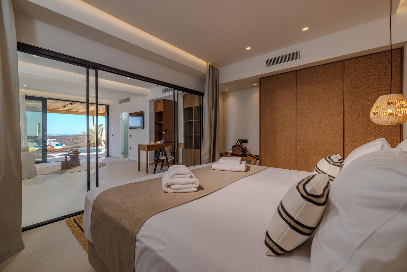 dal travel Deos Luxury Suites