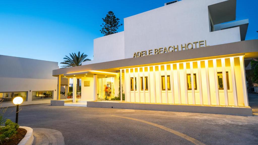 dal travel Adele Beach