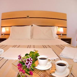 Hotel Phoenix Studios cazare Sarti