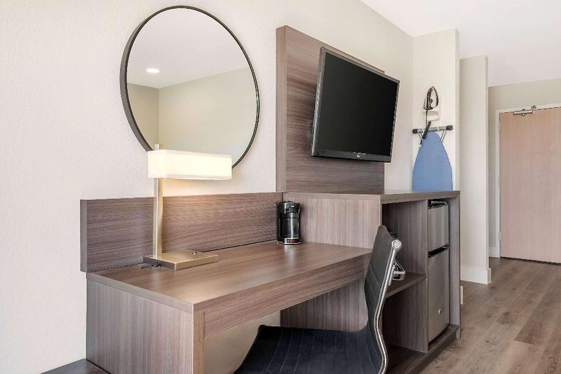 Hotel Super 8 By Wyndham Orlando Near Florida Mall