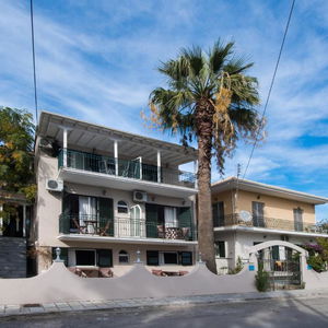 Hotel George House Apartments & Villa cazare Kariotai