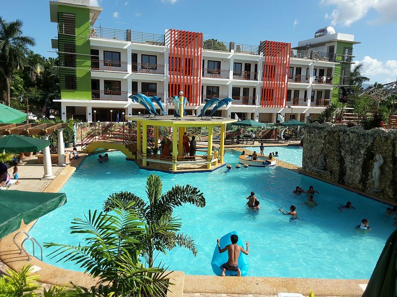 Hotel Moalboal Tropics