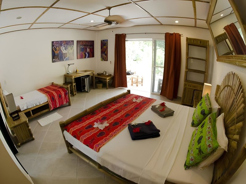 Hotel Dolphin House