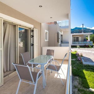 Hotel Bounatsa Studios & Apartments cazare Nidhrion