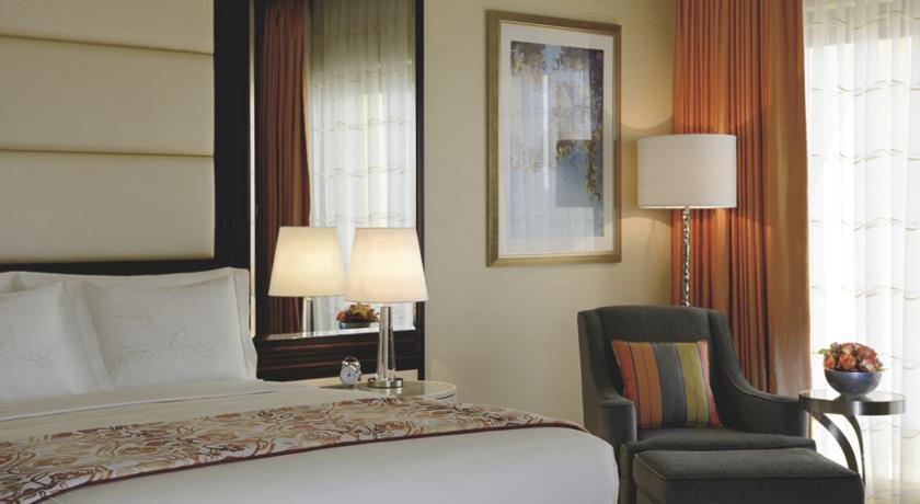 The Ritz-Carlton Abu Dhabi, Grand Canal