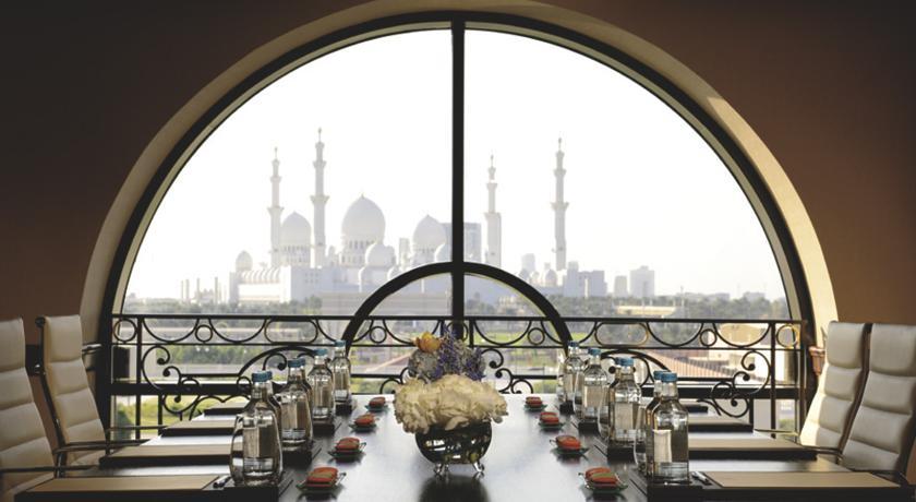 The Ritz-Carlton Abu Dhabi, Grand Canal