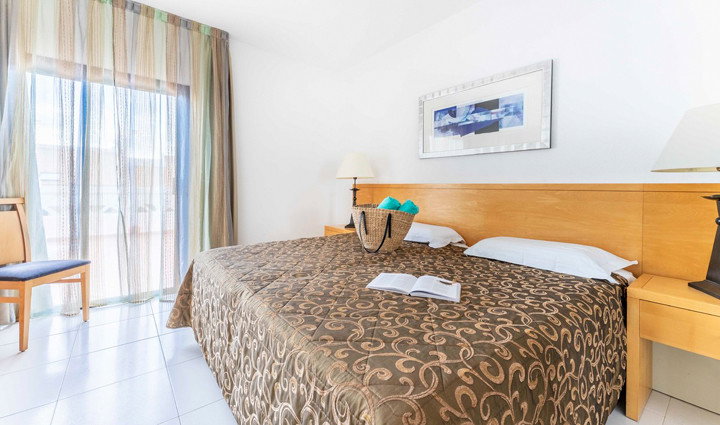 dal travel Ona Hollywood Mirage
