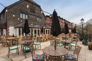 Hotel The Bridge Hotel cazare Chertsey