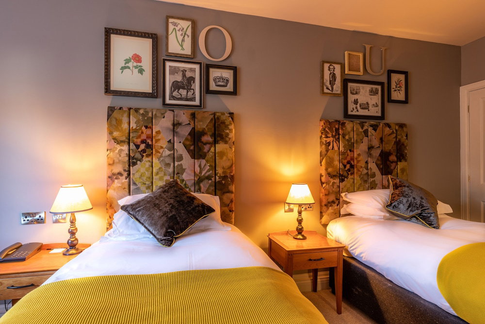 Hotel Crown Chertsey