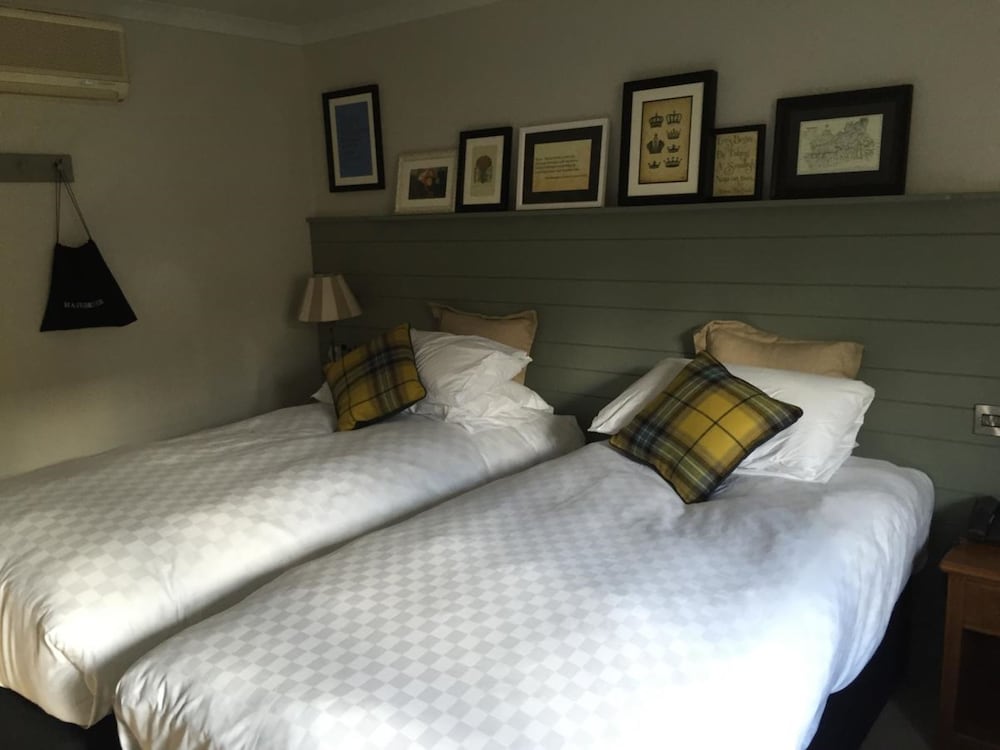 Crown Chertsey