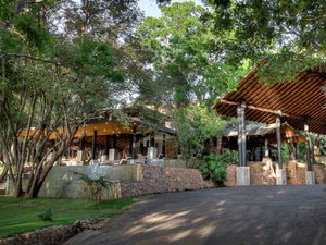 Hotel The Deer Park cazare Giritale