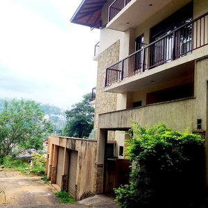Sejur Lake Reach Residence vacanta Kandy